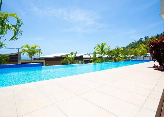 Azure Sea, Oceanviews, Wifi, 2 Pools + Gym