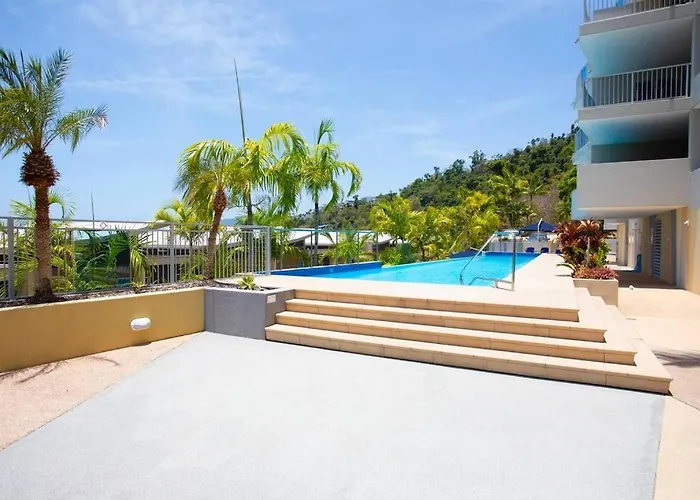 Azure Sea, Oceanviews, Wifi, 2 Pools + Gym