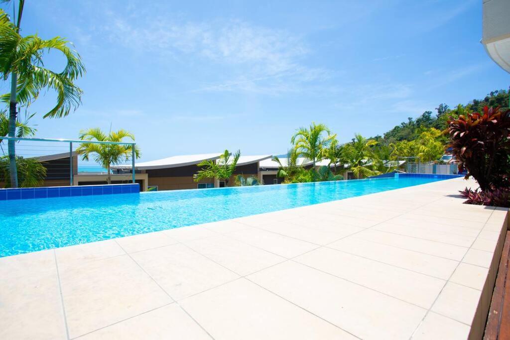 Azure Sea, Oceanviews, Wifi, 2 Pools + Gym Apartment Airlie Beach