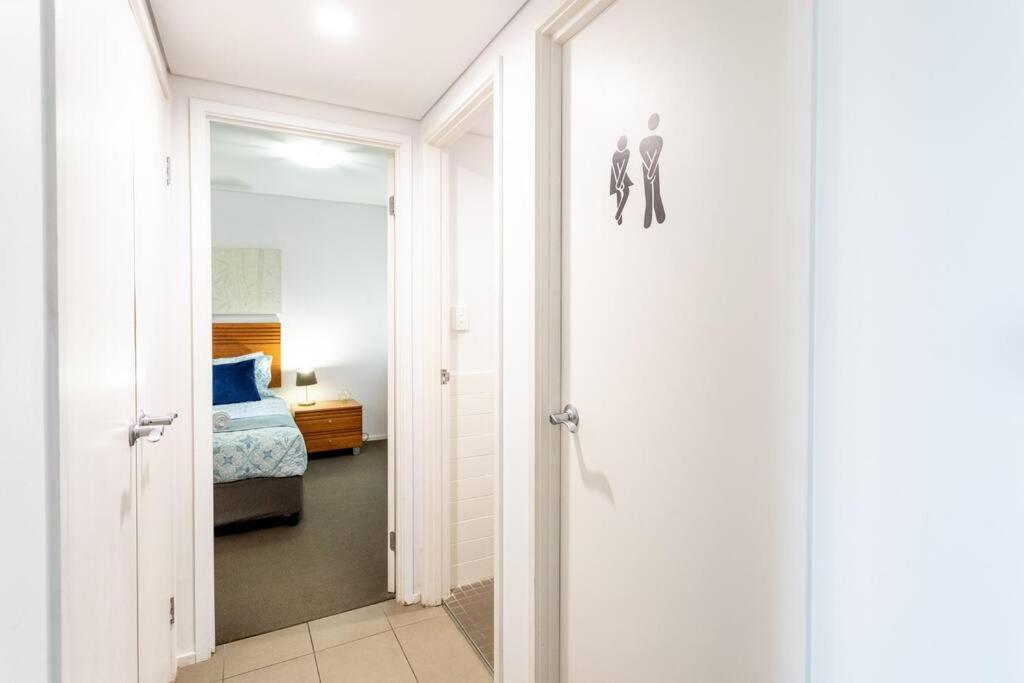 Azure Sea, Oceanviews, Wifi, 2 Pools + Gym Apartment Airlie Beach