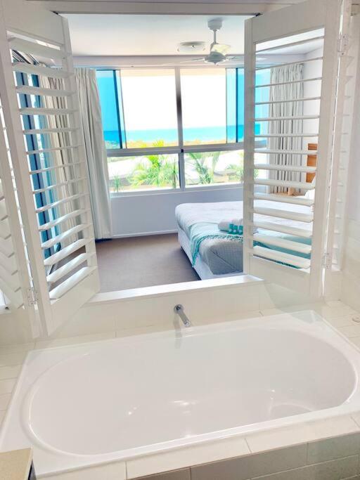 Apartment Azure Sea, Oceanviews, Wifi, 2 Pools + Gym *