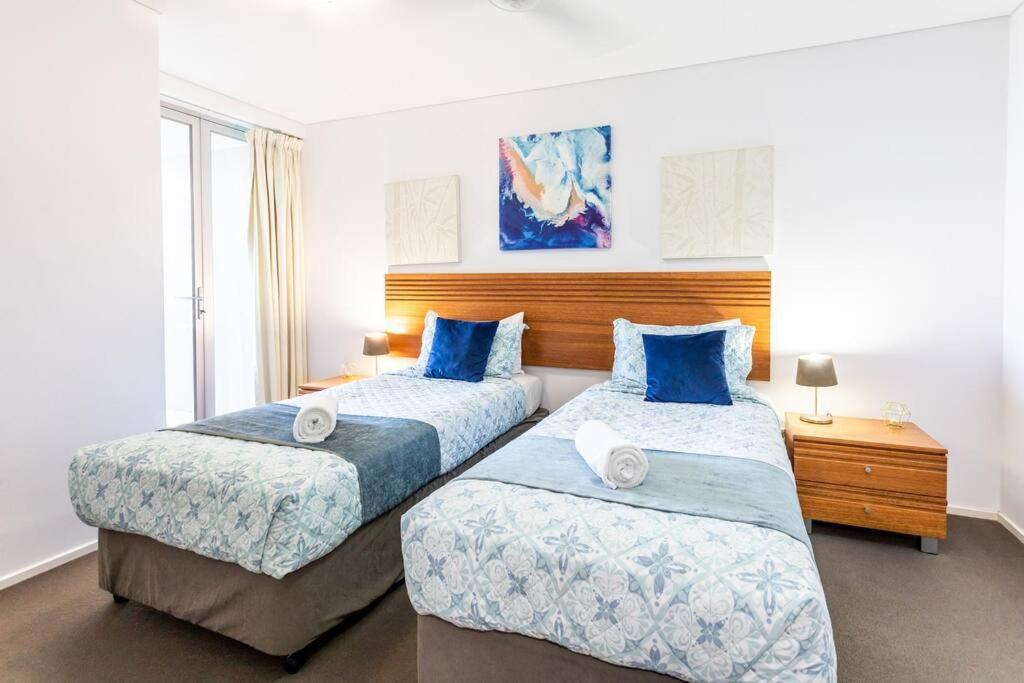 Azure Sea, Oceanviews, Wifi, 2 Pools + Gym